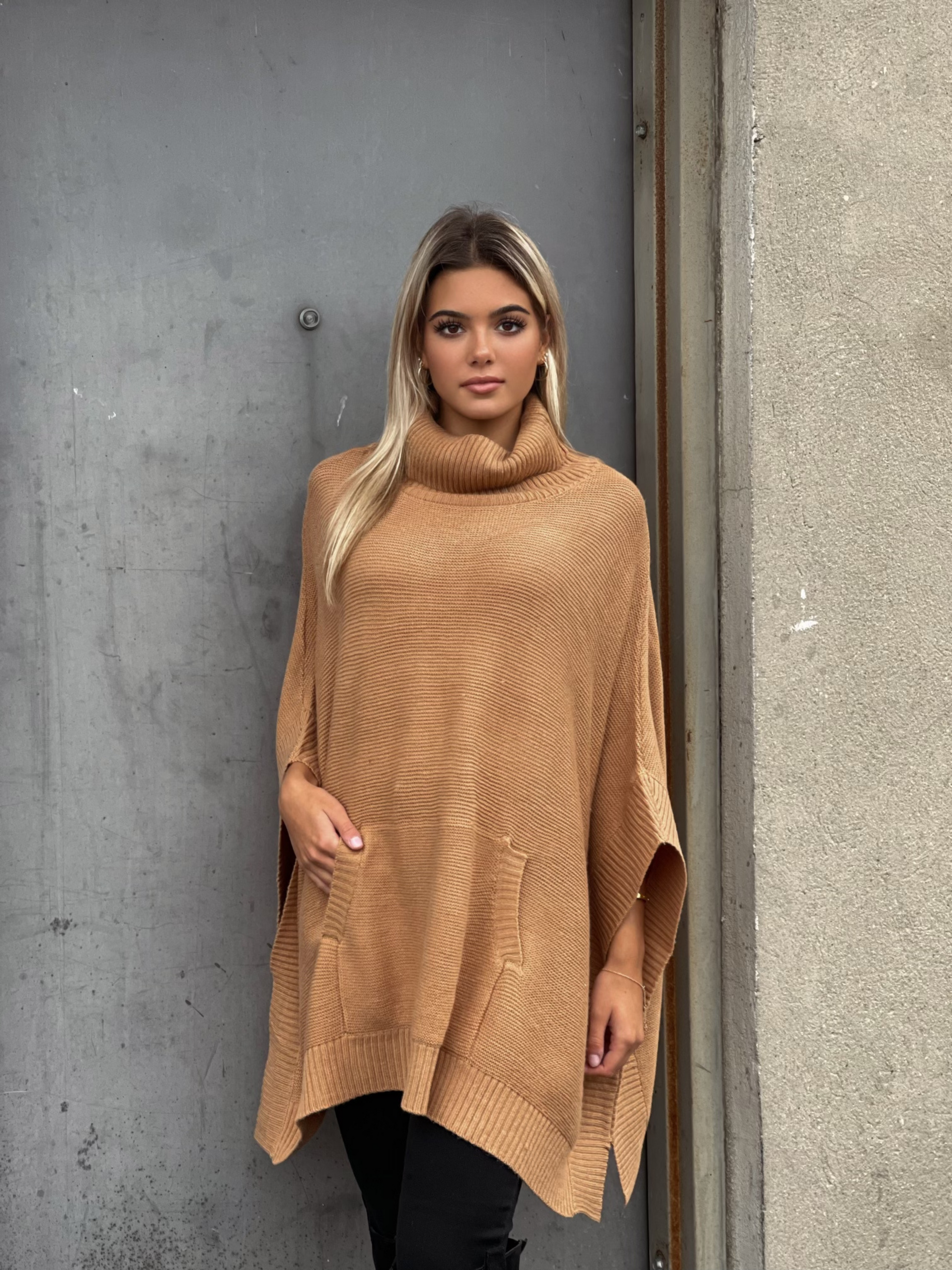 Oversized top poncho sweater